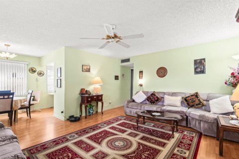 Condo in Delray Beach, Florida, 2 bedrooms  № 2251443 - photo 9