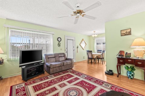 Condo in Delray Beach, Florida, 2 bedrooms  № 2251443 - photo 16