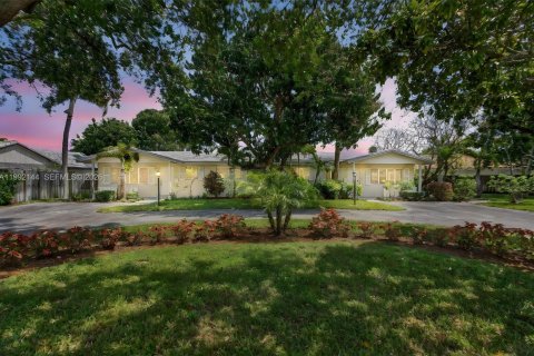 Immobilier commercial à vendre à Lighthouse Point, Floride: 253.53 m2 № 2062999 - photo 2