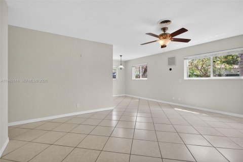 Immobilier commercial à vendre à Lighthouse Point, Floride: 253.53 m2 № 2062999 - photo 6