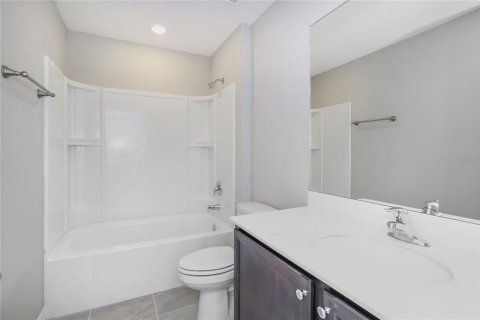 Casa en alquiler en Mascotte, Florida, 5 dormitorios, 180.6 m2 № 1913610 - foto 14