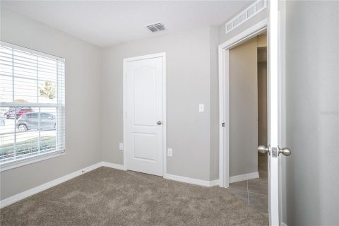 Casa en alquiler en Mascotte, Florida, 5 dormitorios, 180.6 m2 № 1913610 - foto 9