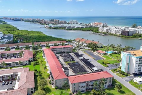 Condo in Largo, Florida, 1 bedroom  № 2377943