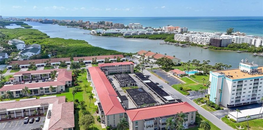 Condo in Largo, Florida, 1 bedroom  № 2377943