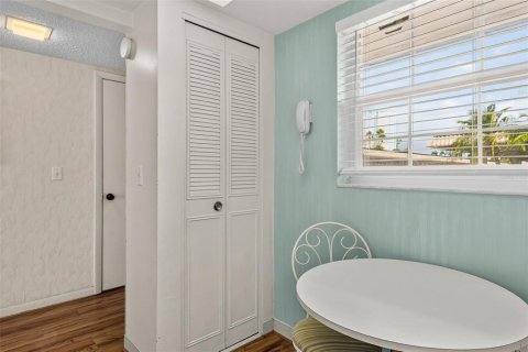 Condo in Largo, Florida, 1 bedroom  № 2377943 - photo 14