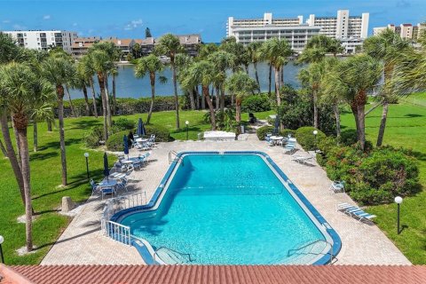 Condo in Largo, Florida, 1 bedroom  № 2377943 - photo 4