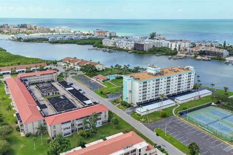 Condo in Largo, Florida, 1 bedroom  № 2377943 - photo 21