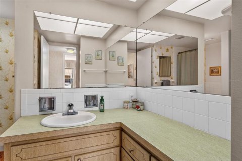 Condo in Largo, Florida, 1 bedroom  № 2377943 - photo 16