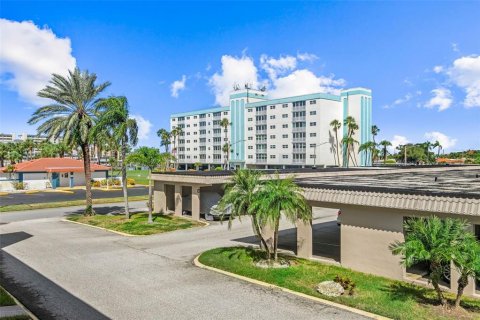 Condo in Largo, Florida, 1 bedroom  № 2377943 - photo 26