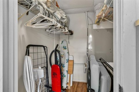 Condo in Largo, Florida, 1 bedroom  № 2377943 - photo 20