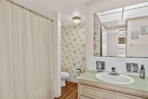 Condo in Largo, Florida, 1 bedroom  № 2377943 - photo 15