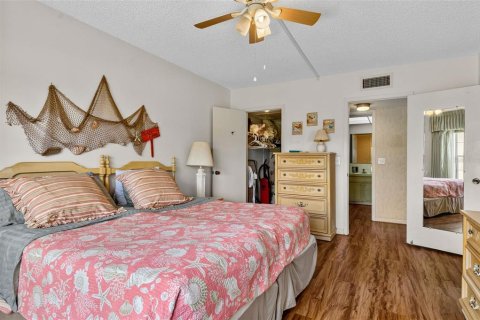 Condo in Largo, Florida, 1 bedroom  № 2377943 - photo 17