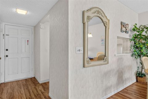 Condo in Largo, Florida, 1 bedroom  № 2377943 - photo 6