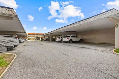 Condo in Largo, Florida, 1 bedroom  № 2377943 - photo 27
