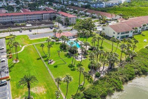 Condo in Largo, Florida, 1 bedroom  № 2377943 - photo 3