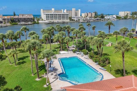 Condo in Largo, Florida, 1 bedroom  № 2377943 - photo 28