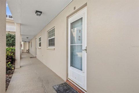 Condo in Largo, Florida, 1 bedroom  № 2377943 - photo 2