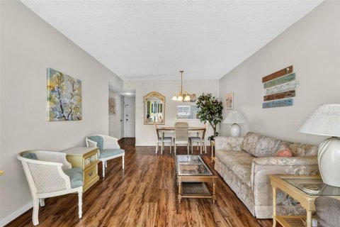 Condo in Largo, Florida, 1 bedroom  № 2377943 - photo 7
