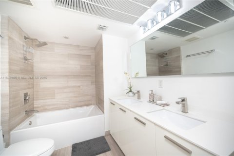 Condominio en alquiler en Miami, Florida, 1 dormitorio, 60.67 m2 № 1946091 - foto 15