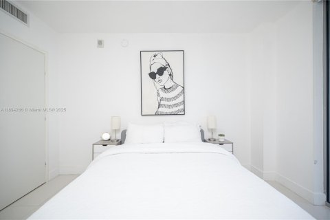 Condominio en alquiler en Miami, Florida, 1 dormitorio, 60.67 m2 № 1946091 - foto 10