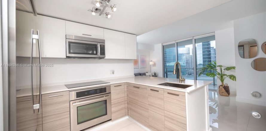 Condominio en Miami, Florida, 1 dormitorio  № 1946091
