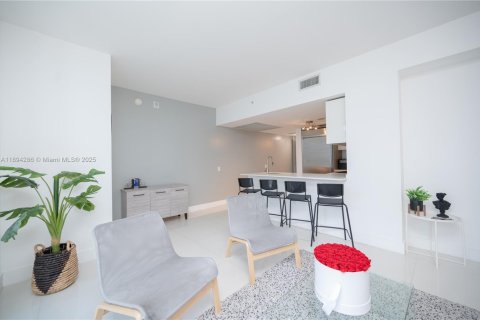 Condominio en alquiler en Miami, Florida, 1 dormitorio, 60.67 m2 № 1946091 - foto 7