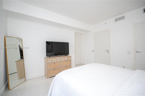 Condominio en alquiler en Miami, Florida, 1 dormitorio, 60.67 m2 № 1946091 - foto 14
