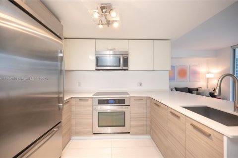 Condominio en alquiler en Miami, Florida, 1 dormitorio, 60.67 m2 № 1946091 - foto 3