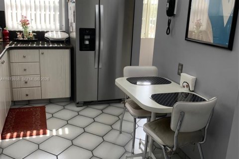 Copropriété à vendre à Pembroke Pines, Floride: 2 chambres № 2033599 - photo 15