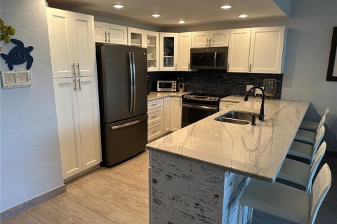 Снять в аренду кондоминиум в Нью-Смирна-Бич, Флорида 1 комната, 106.84м2, № 1751351 - фото 3