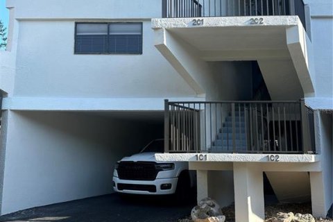 Снять в аренду кондоминиум в Нью-Смирна-Бич, Флорида 1 комната, 106.84м2, № 1751351 - фото 1