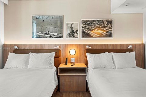 Condo in Miami, Florida, 2 bedrooms  № 2018423 - photo 5