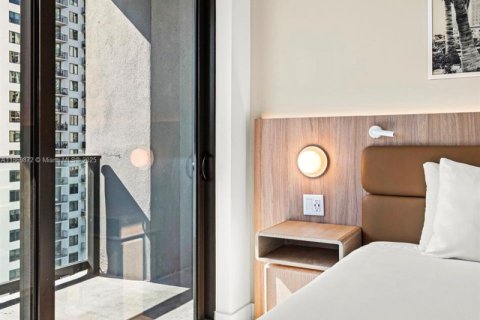 Condo in Miami, Florida, 2 bedrooms  № 2018423 - photo 21