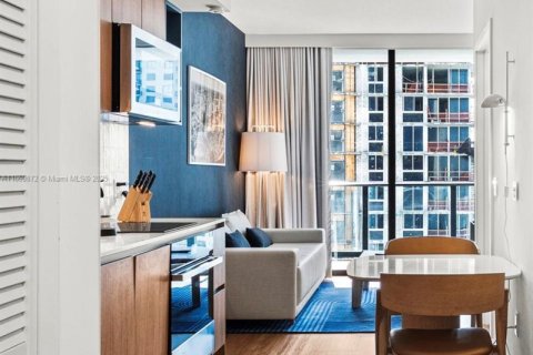 Condo in Miami, Florida, 2 bedrooms  № 2018423 - photo 12