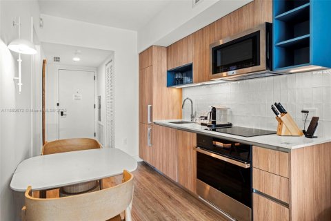 Condo in Miami, Florida, 2 bedrooms  № 2018423 - photo 11