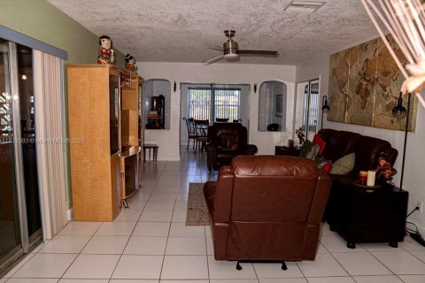 House in Oakland Park, Florida 3 bedrooms, 288.74 sq.m. № 1825951 - photo 24