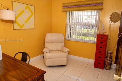 House in Oakland Park, Florida 3 bedrooms, 288.74 sq.m. № 1825951 - photo 19