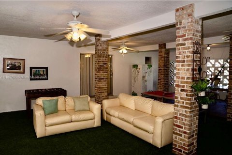 House in Oakland Park, Florida 3 bedrooms, 288.74 sq.m. № 1825951 - photo 20