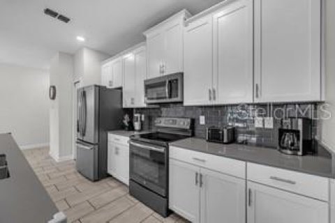 Adosado en venta en Kissimmee, Florida, 4 dormitorios, 177.81 m2 № 1884189 - foto 4