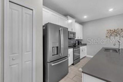 Adosado en venta en Kissimmee, Florida, 4 dormitorios, 177.81 m2 № 1884189 - foto 6