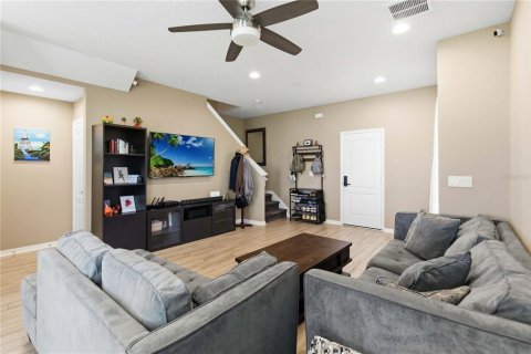 Townhouse in Orlando, Florida 3 bedrooms, 160.44 sq.m. № 2200447 - photo 5