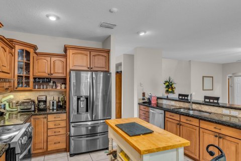 House in Weston, Florida 5 bedrooms, 259.48 sq.m. № 1784178 - photo 24