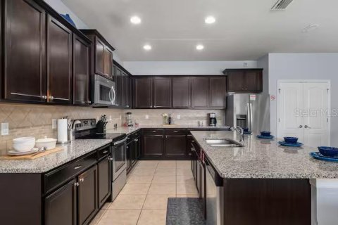 Villa ou maison à vendre à Kissimmee, Floride: 9 chambres, 407.93 m2 № 2351593 - photo 9