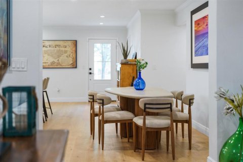 Casa en venta en Tampa, Florida, 5 dormitorios, 283.35 m2 № 2223344 - foto 9