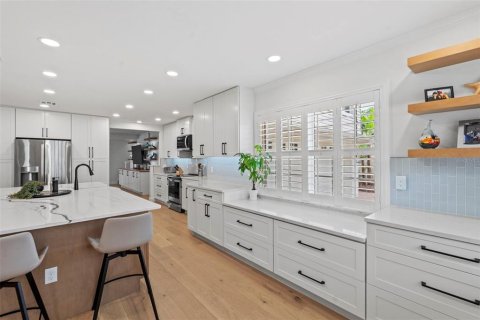 Casa en venta en Tampa, Florida, 5 dormitorios, 283.35 m2 № 2223344 - foto 16