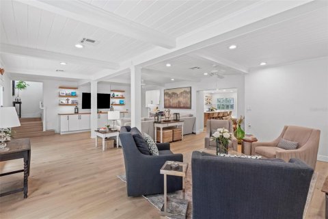 Casa en venta en Tampa, Florida, 5 dormitorios, 283.35 m2 № 2223344 - foto 25