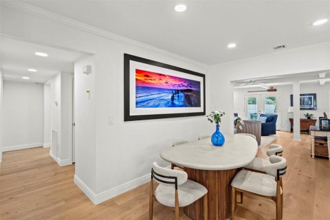 Casa en venta en Tampa, Florida, 5 dormitorios, 283.35 m2 № 2223344 - foto 27