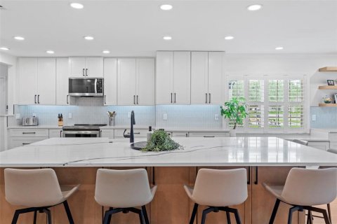 Casa en venta en Tampa, Florida, 5 dormitorios, 283.35 m2 № 2223344 - foto 13