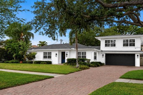 Casa en venta en Tampa, Florida, 5 dormitorios, 283.35 m2 № 2223344 - foto 2
