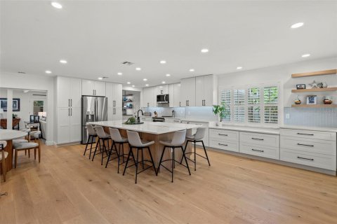 Casa en venta en Tampa, Florida, 5 dormitorios, 283.35 m2 № 2223344 - foto 4